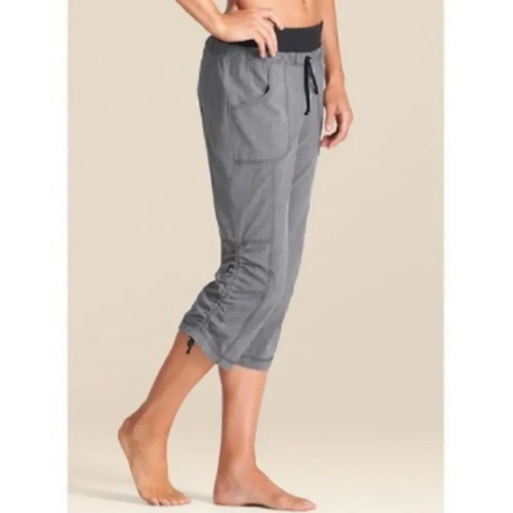 ✨ Athleta Allegro Capri Gray Lightweight Cinch Tie✨